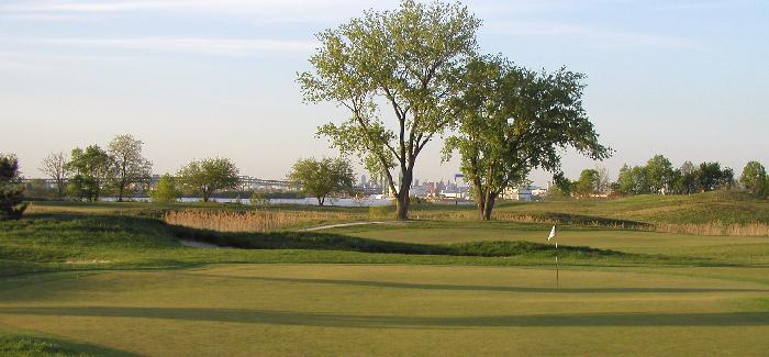 Philadelphia Golf hole with Philly in the Background